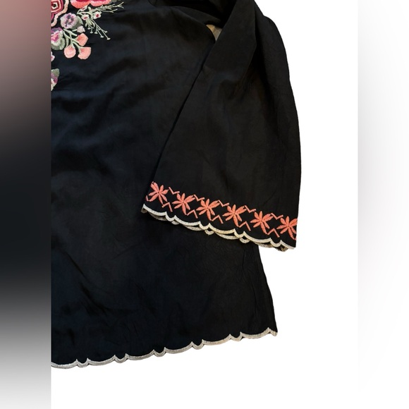 Faith & Zoe Women’s Black Floral‎ Embroidered Long Sleeve Blouse Size Large - Picture 5 of 8
